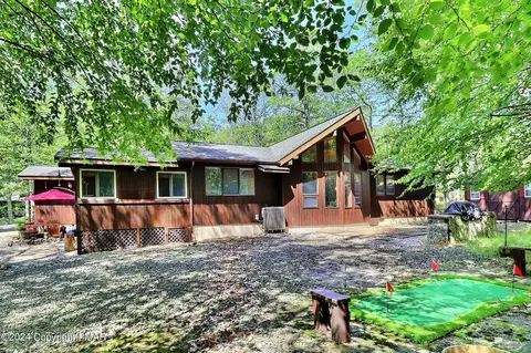 390 Underhill Dr, Tamiment, PA 18371