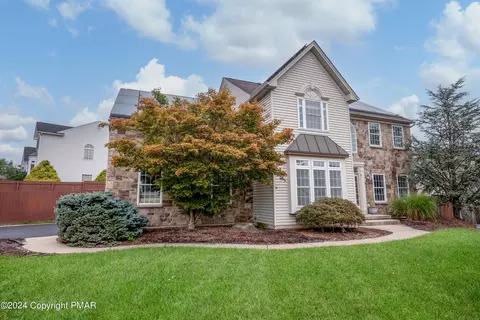 4205 Shadowstone Dr, Forks Township, PA 18040