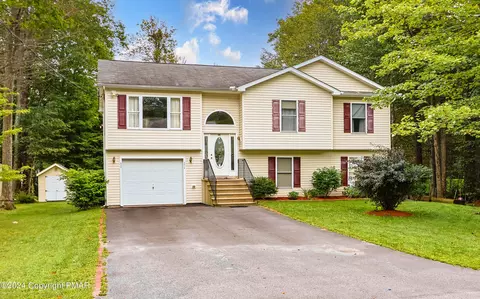 825 Trafalgar Rd, Tobyhanna, PA 18466