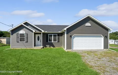 214 Seaman Ln, Old Forge, PA 18518