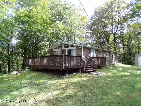 295 Lookout Point Rd, Canadensis, PA 18325