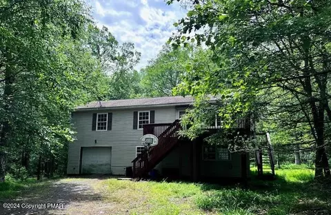 108 Saint Dr, Dingmans Ferry, PA 18328