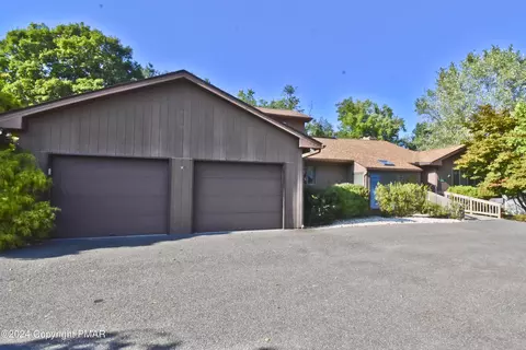 1046 Fritz Ave, Stroudsburg, PA 18360