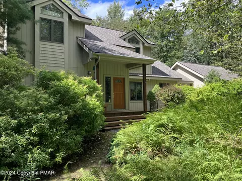 242 Buckskin Way, Pocono Pines, PA 18350