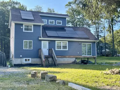 318 Centennial Trl, Long Pond, PA 18334
