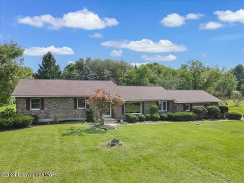 2729 Pleasant Valley Ln, Brodheadsville, PA 18322