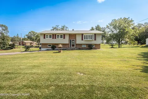 127 Dove Ln, East Stroudsburg, PA 18301