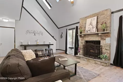 87 Eliot Ln, Albrightsville, PA 18210