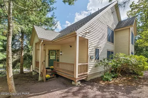 389 Vista Dr, Tannersville, PA 18372