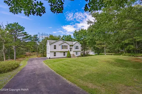 1038 Clover Rd, Long Pond, PA 18334