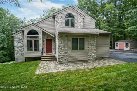 258 Estate Dr, East Stroudsburg, PA 18302