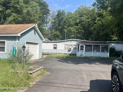 8109 Cherry Blossom Ln, Pocono Lake, PA 18347