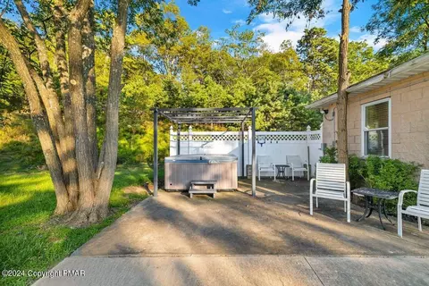 2175 Longview Dr, Bushkill, PA 18324 photo 38