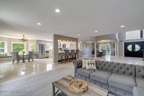 2175 Longview Dr, Bushkill, PA 18324 photo 7