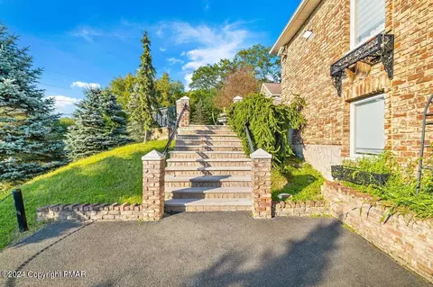 2175 Longview Dr, Bushkill, PA 18324 photo 4