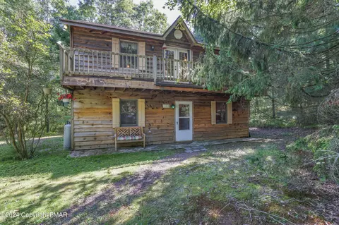 100 Ruffed Grouse Dr, Shohola, PA 18458