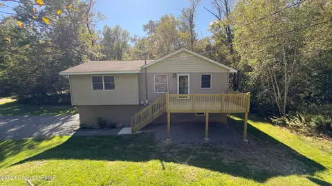 26 Grandview St, Covington Township, PA 18444