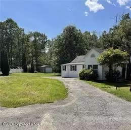 945 Eby Ln, Bath, PA 18014 photo 3