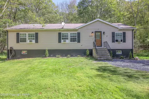1155 Elk Dr, Bushkill, PA 18324