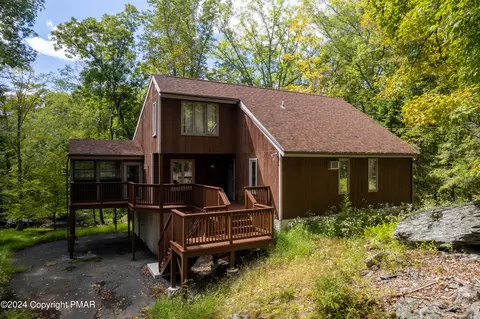 6492 Decker Rd, Bushkill, PA 18324