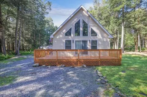 71 Pinebrook Dr, Albrightsville, PA 18210