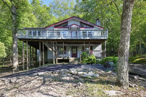 170 Regent St, Bushkill, PA 18324