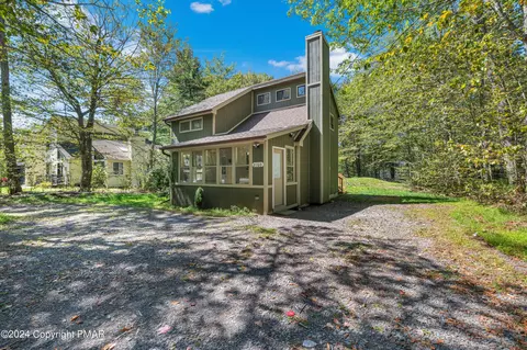 2160 Titania Rd, Tobyhanna, PA 18466