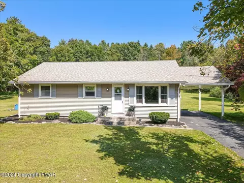 5676 Paradise Valley Rd, Cresco, PA 18326