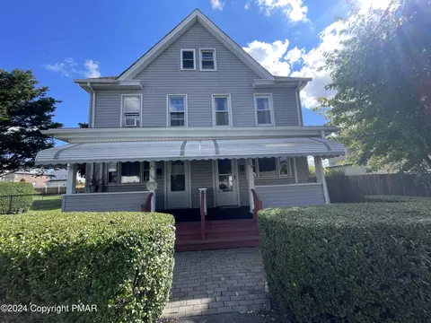 142 Carleton Ave, Hazleton, PA 18201