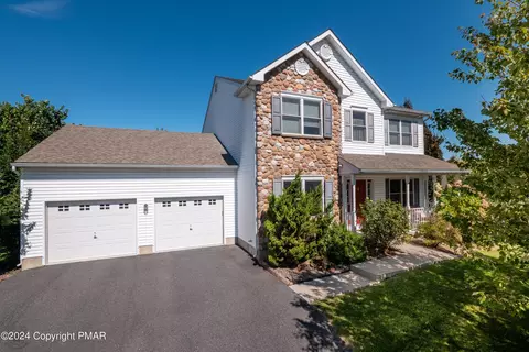 2120 Eagles Landing Dr, Nazareth, PA 18064