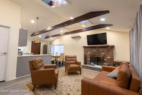 2191 Lehigh Dr, Pocono Lake, PA 18347