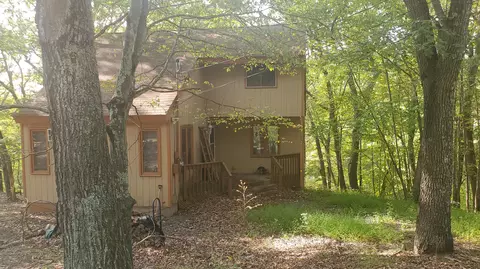 5030 Woodbridge Dr E, Bushkill, PA 18324