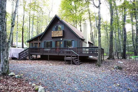 217 Beech Ln, Pocono Lake, PA 18347