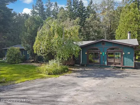 1316 Willow Ct, Pocono Lake, PA 18347