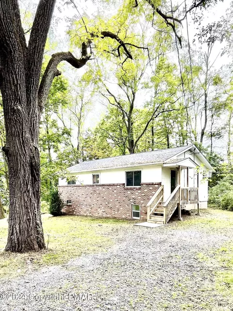 158 Independence Rd, East Stroudsburg, PA 18301