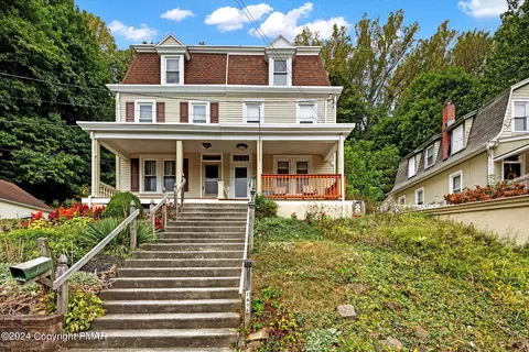 1438 Sesser Ln, Reading, PA 19606
