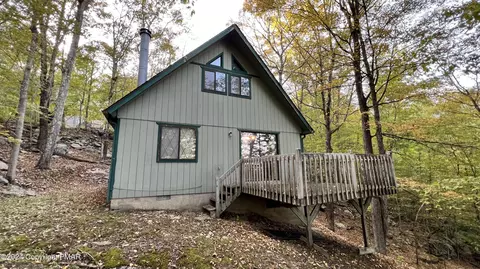 116 Sterling Cir, Bushkill, PA 18324