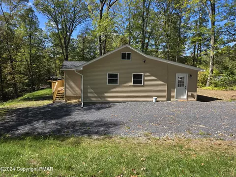 128 Evergreen Dr, Bushkill, PA 18324 photo 3
