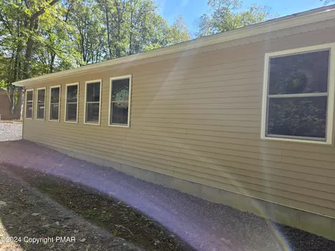 128 Evergreen Dr, Bushkill, PA 18324 photo 2