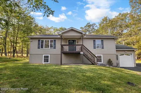 346 Whippoorwill Dr, Bushkill, PA 18324