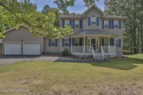 154 Starlight Dr, Effort, PA 18330