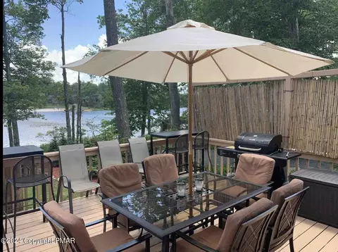 6117 Boardwalk Dr, Tobyhanna, PA 18466