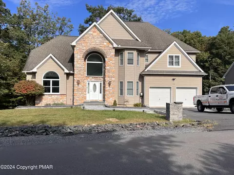 559 Eagle Dr, East Stroudsburg, PA 18302