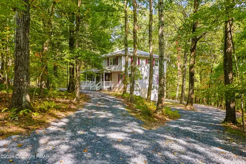 292 E Shady Oaks Dr, Saylorsburg, PA 18353