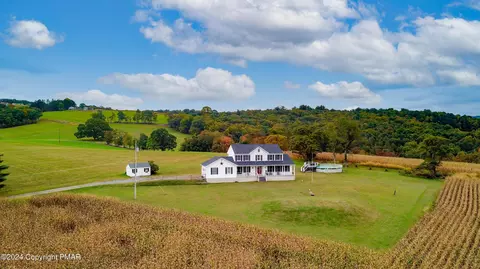 173 Sassafras Ln, Palmerton, PA 18071