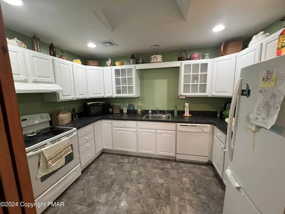  7756 Lakeshore Dr, Pocono Lake, PA 18347 photo 10