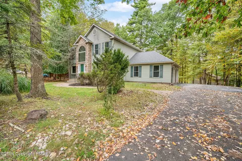 3156 Greenbriar Dr, East Stroudsburg, PA 18301