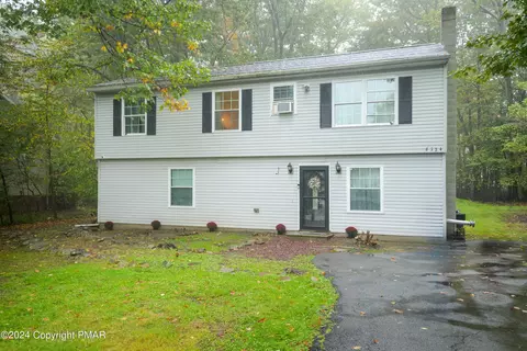 6124 Cumberland Rd, Tobyhanna, PA 18466