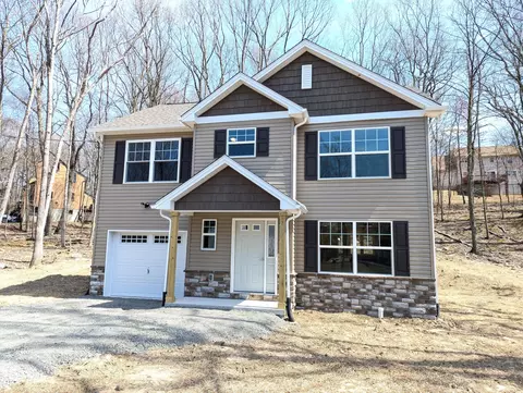 247 Sandlewood Dr, East Stroudsburg, PA 18301