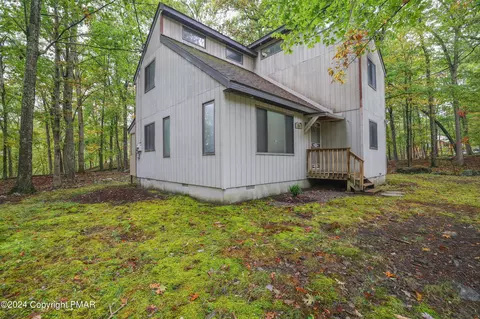 309 Manchester Dr, Bushkill, PA 18324